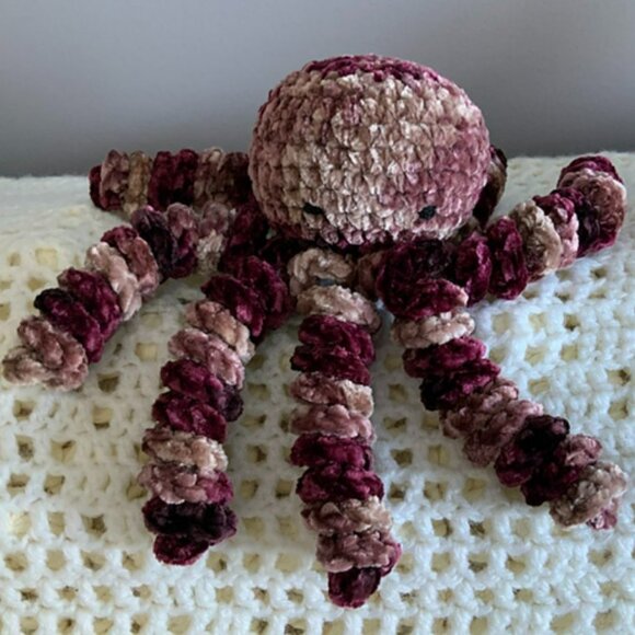 4 skeins of Bernat Crushed Velvet yarn in the colourway "Ginger Plum" - Picture 6 of 7